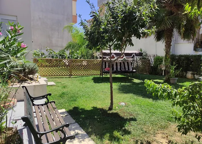 Efi\'S House With Garden