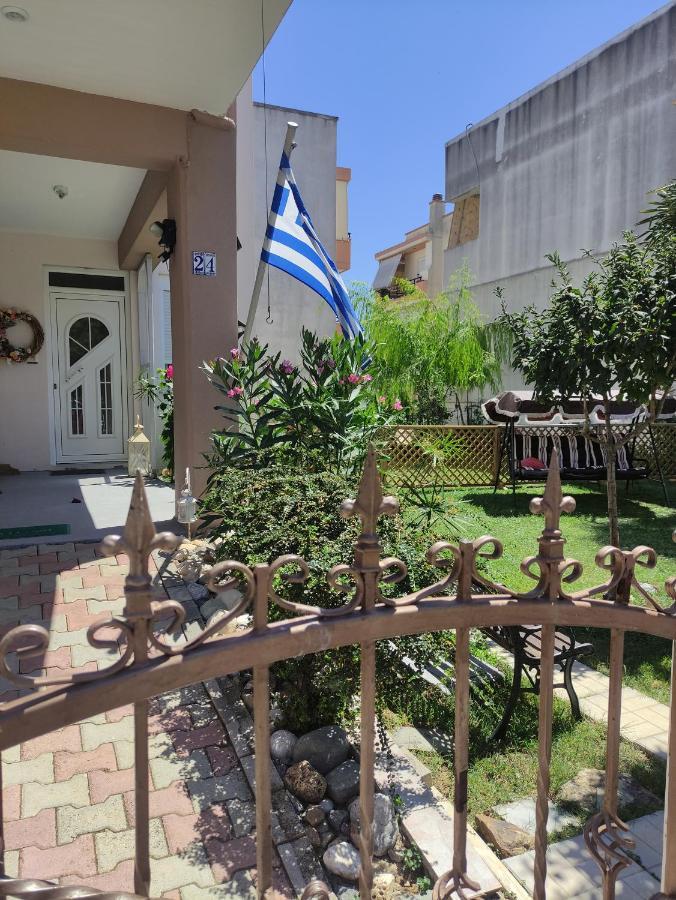 Efi's House With Garden Apartment